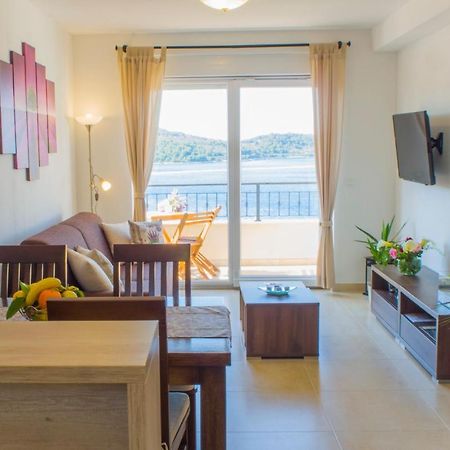 Apartment Sandra Віс Екстер'єр фото